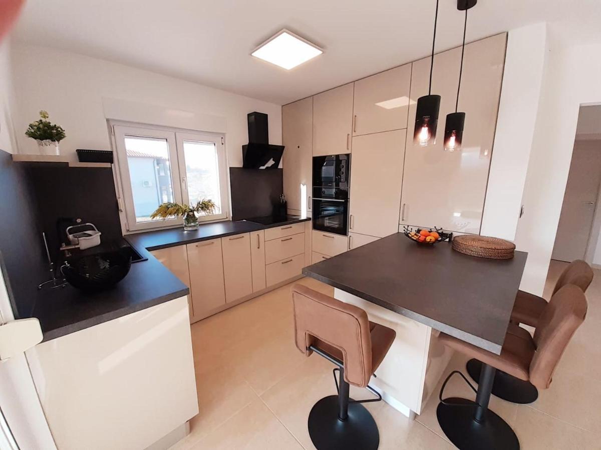 House Emjalemi *