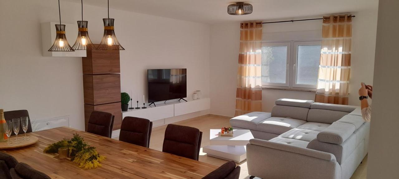Apartment House Emjalemi