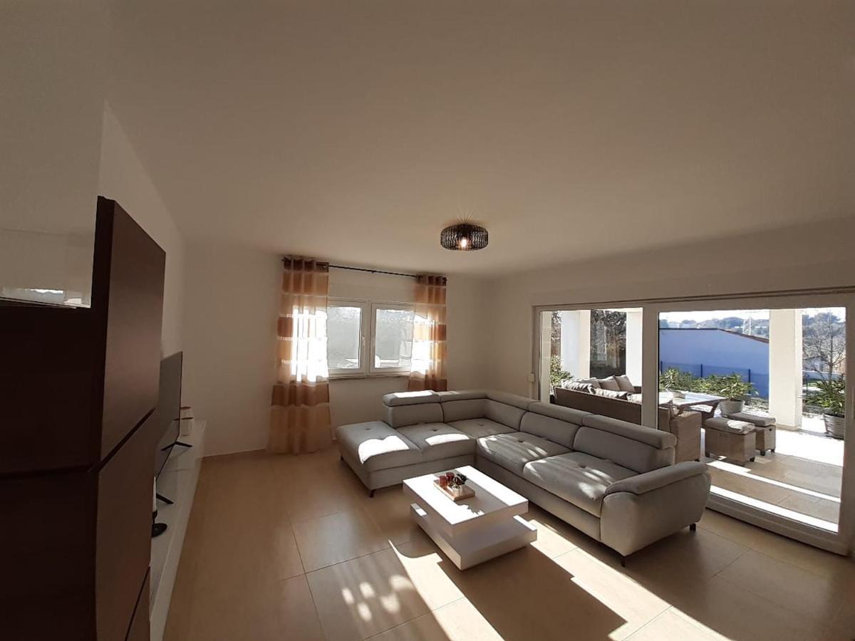 Appartement House Emjalemi *