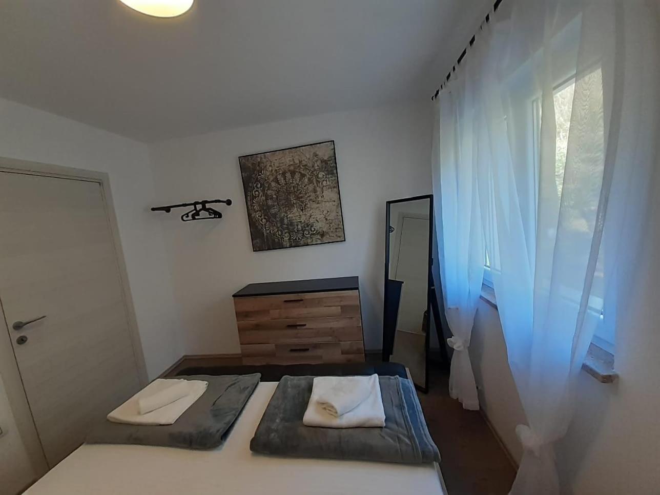 Appartement House Emjalemi *
